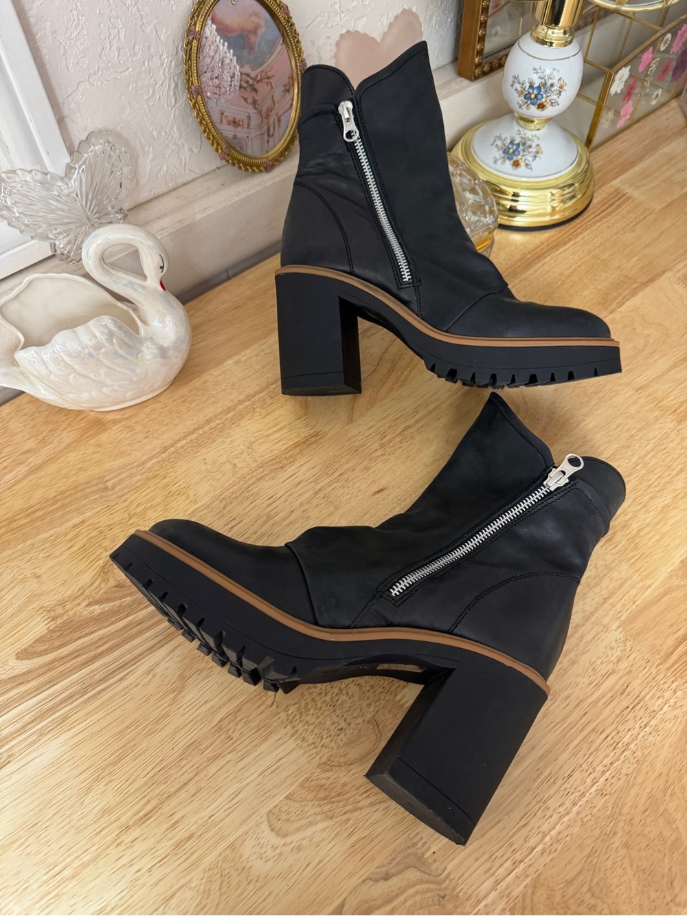 Free People black leather chunky platform ankle boots in size 38.5 🖤 Grunge Boho